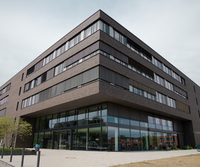 ITMC-Gebäude mit Blick auf den Haupteingang