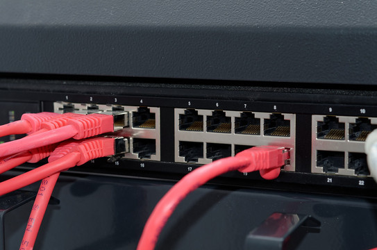 Router mit freien und belegten Steckplätzen