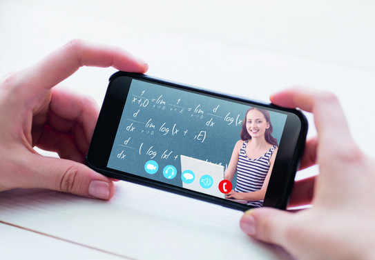 Video with a teaching situation streamed on a smartphone