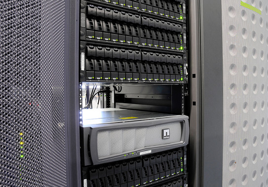 Server cabinet with server slots