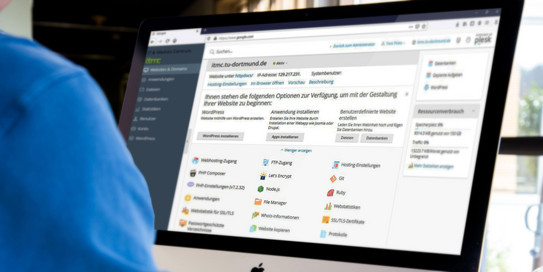 Webserver-Oberfläche Laptop mit Webserver-Oberfläche