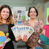 Dr. Sylvia Rückheim (r.) und Laura Raths bei der Präsentation des Programms des Wintersemesters der KinderUni der TU Dortmund.