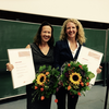 Prof. Caroline Ruiner von der Universität Trier (r.) und Prof. Maximiliane Wilkesmann von der TU Dortmund (l.) erhalten den René-König-Lehrbuchpreis der DGS.