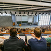 Studierende sitzen in einer Vorlesung im Audimax.